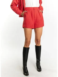 Shorts in Rot