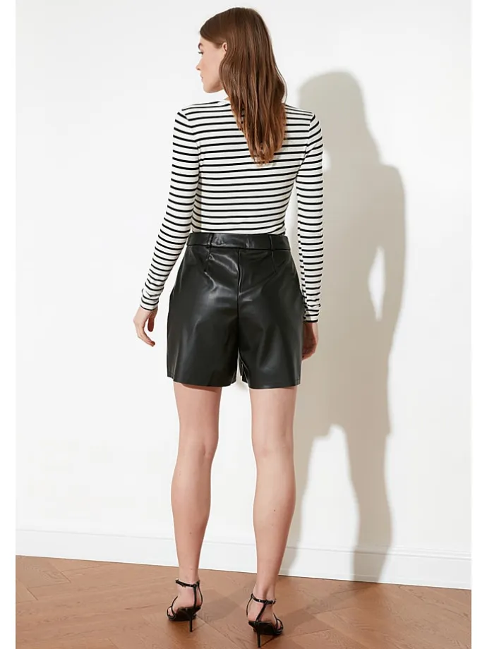 Shorts in Schwarz