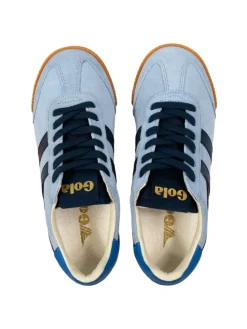 Sneaker in Hellblau