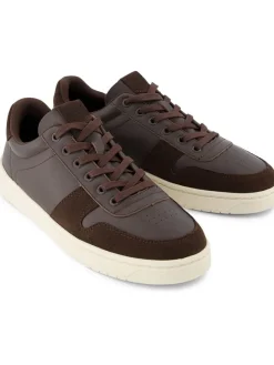 Sneakers in Braun