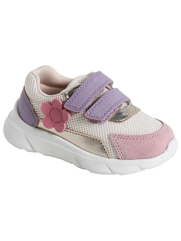 Sneakers in Bunt