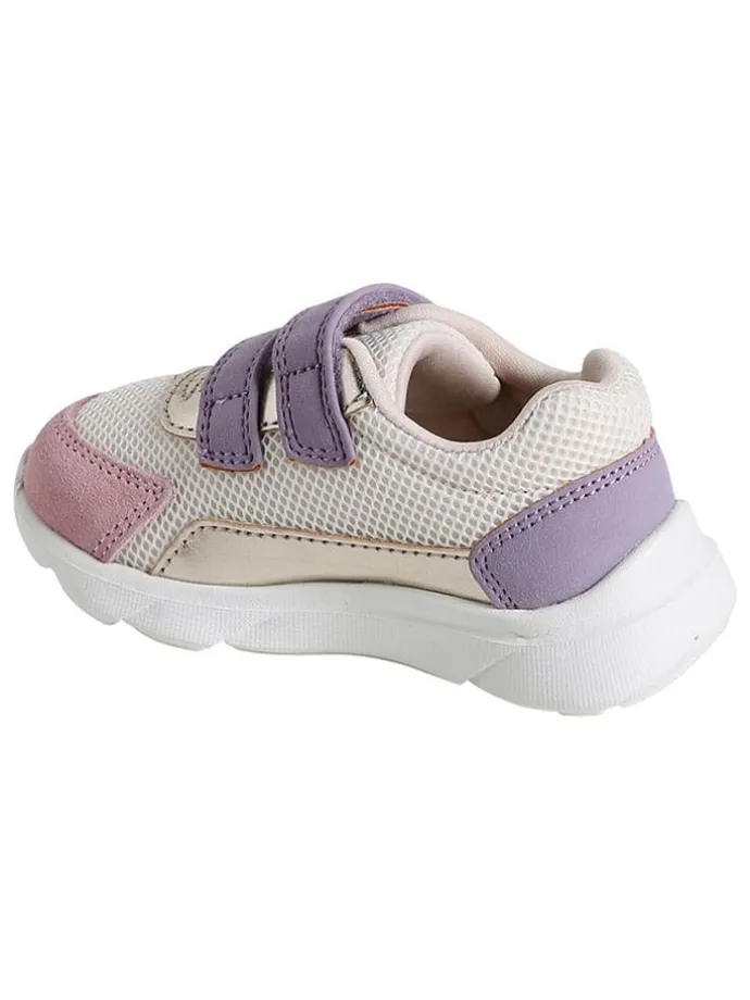 Sneakers in Bunt