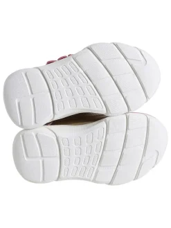 Sneakers in Bunt