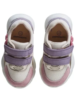 Sneakers in Bunt