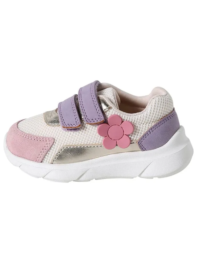 Sneakers in Bunt