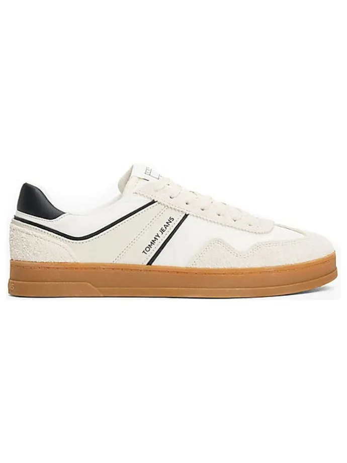 Sneakers in Creme