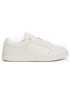 Sneakers in Creme