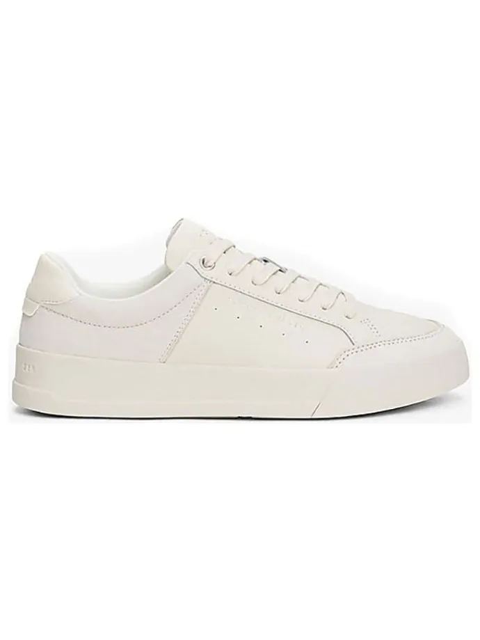 Sneakers in Creme