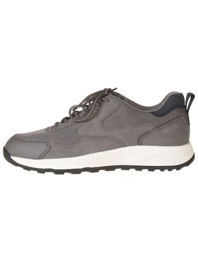 Sneakers in Grau