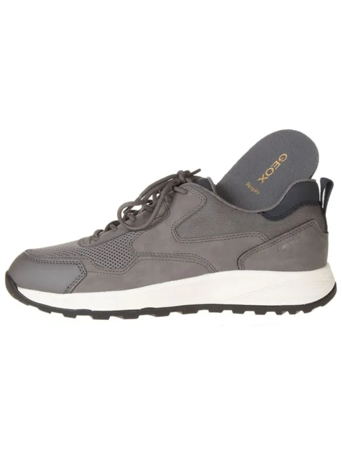 Sneakers in Grau