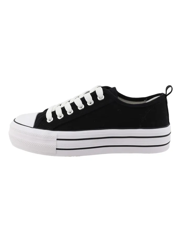 Sneakers in Schwarz