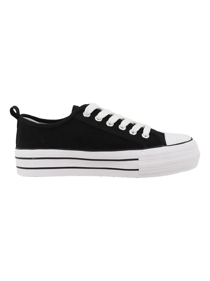 Sneakers in Schwarz
