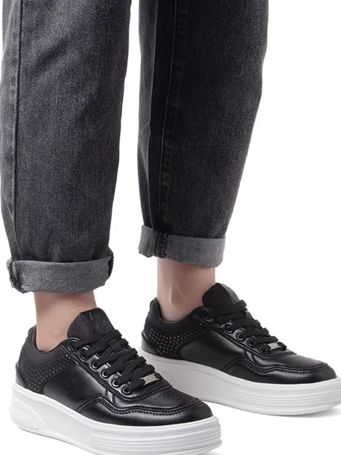 Sneakers in Schwarz