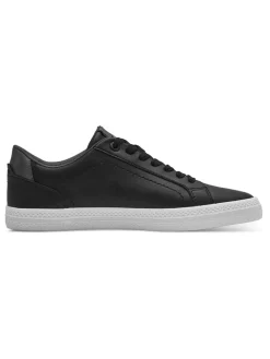 Sneakers in Schwarz