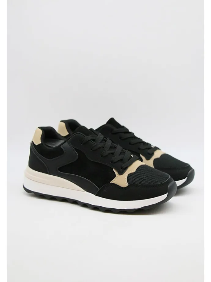 Sneakers in Schwarz/ Creme
