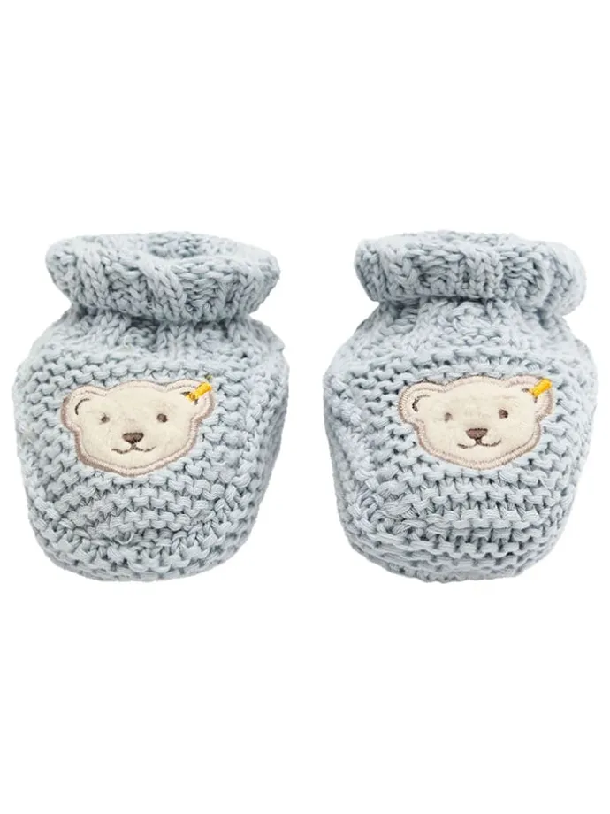 Socken in Hellblau