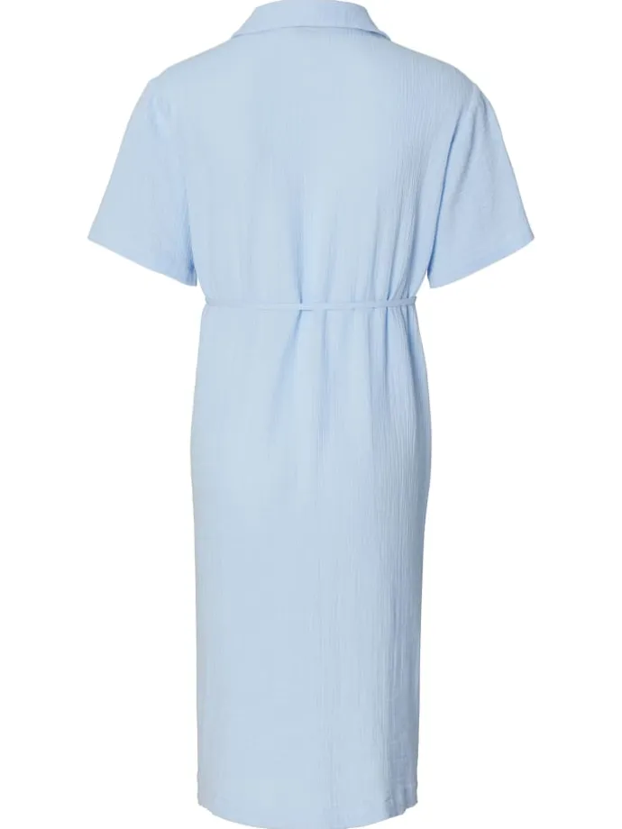 Still-Kleid Cruz in Light Sky