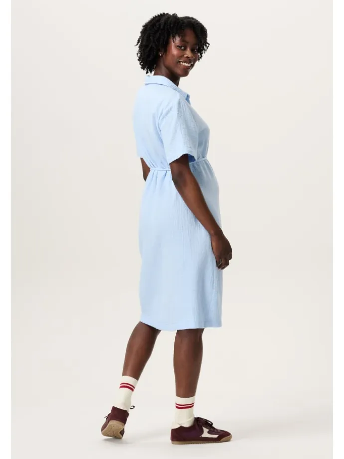 Still-Kleid Cruz in Light Sky