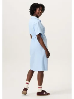 Still-Kleid Cruz in Light Sky