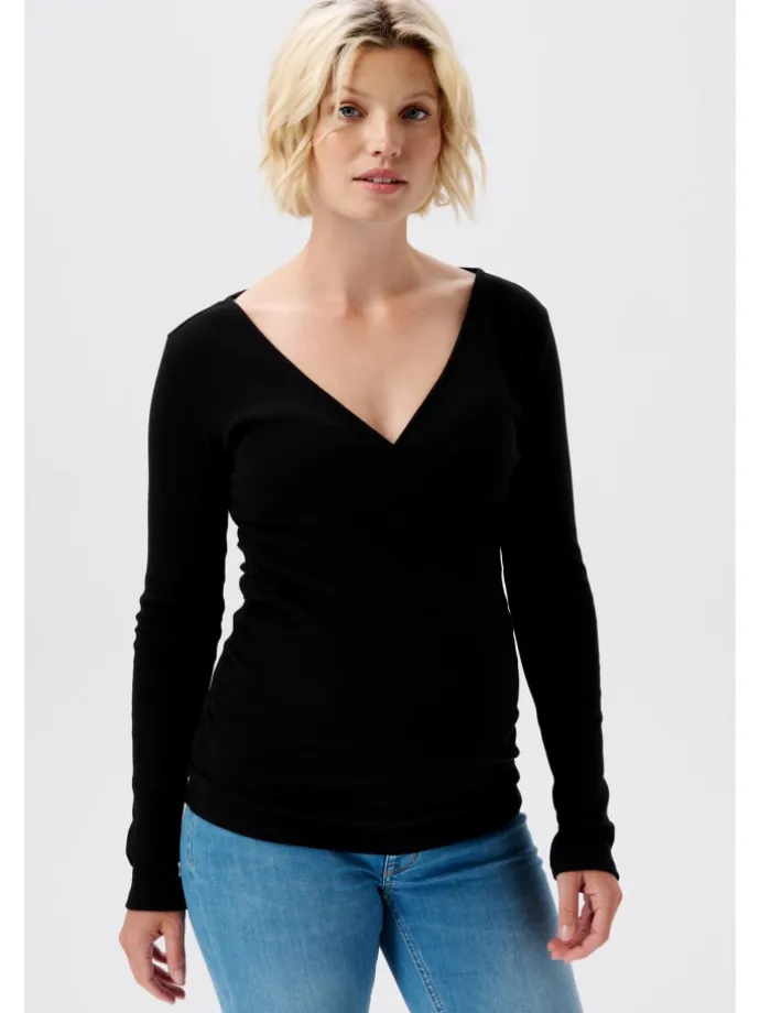 Still-Shirt Sara in Black