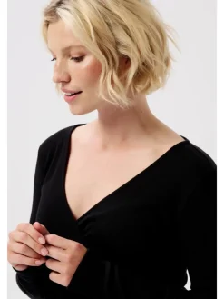 Still-Shirt Sara in Black
