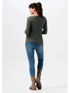 Still-Shirt Sara in Olive