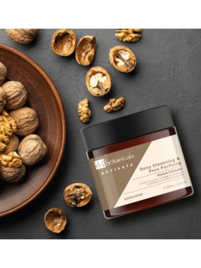 Tiefenreinigendes & porentief reinigendes Walnuss-Peeling