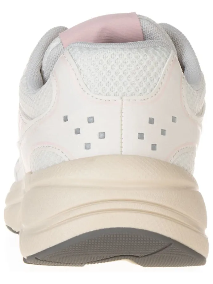 Trainingsschuhe in Creme