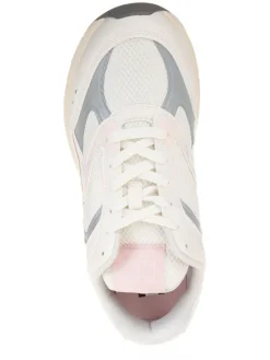 Trainingsschuhe in Creme